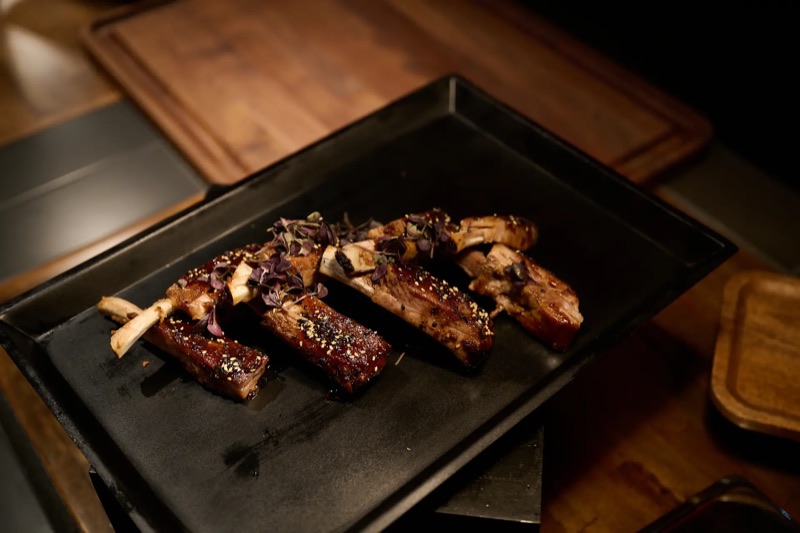 Grilled skewers served at Club SI
